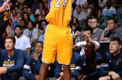 包含C罗连续十场比赛得分超过大胜，湖人挑战极限！的词条