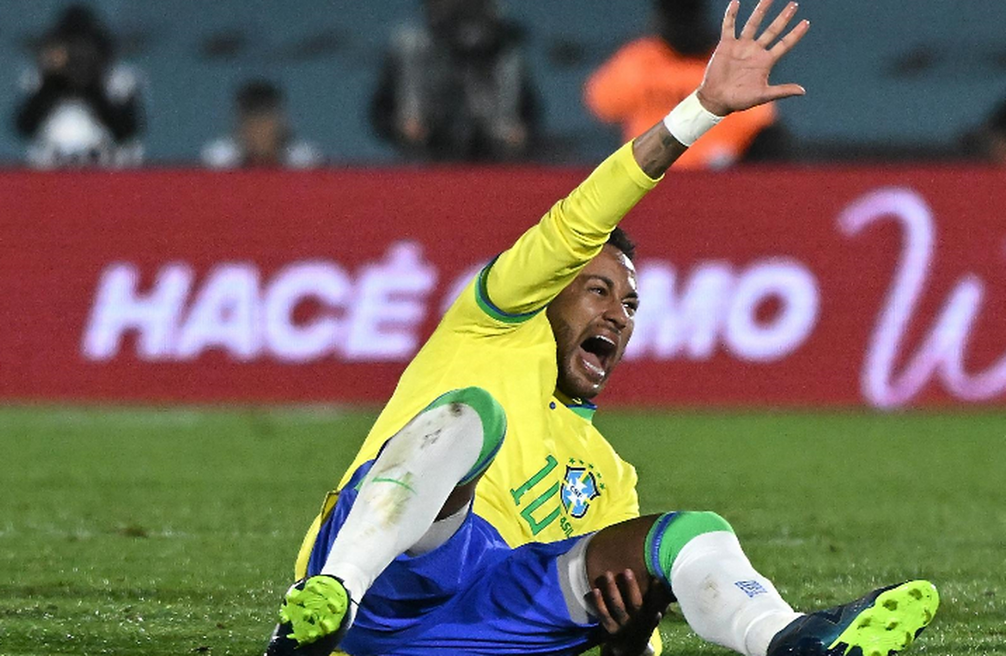  内马尔在SKT比赛中败北，晋级下一阶段引发热议！引发球迷热议