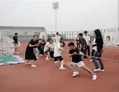 门兴格拉德巴赫训练开放日；清晨调整名单引欢呼；社区盾在即；控场能力受关注的简单介绍